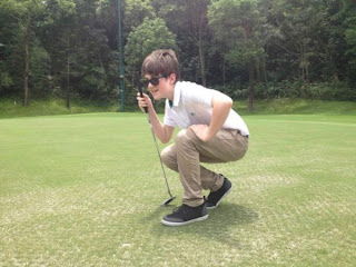 Greyson Chancw lining up for the golf putt - Asia 2012