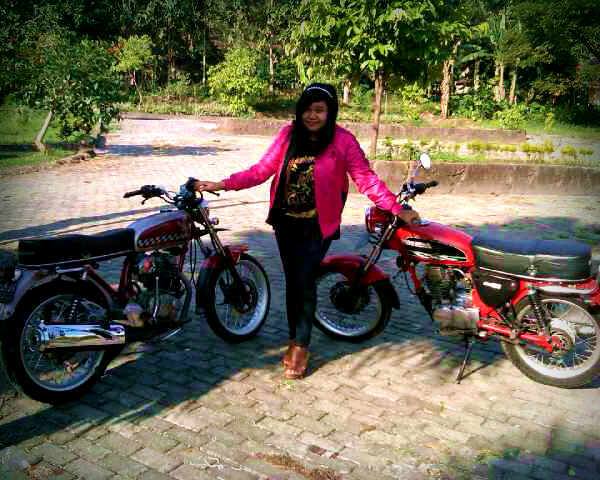 Foto Cewek Cantik Dengan Motor CB