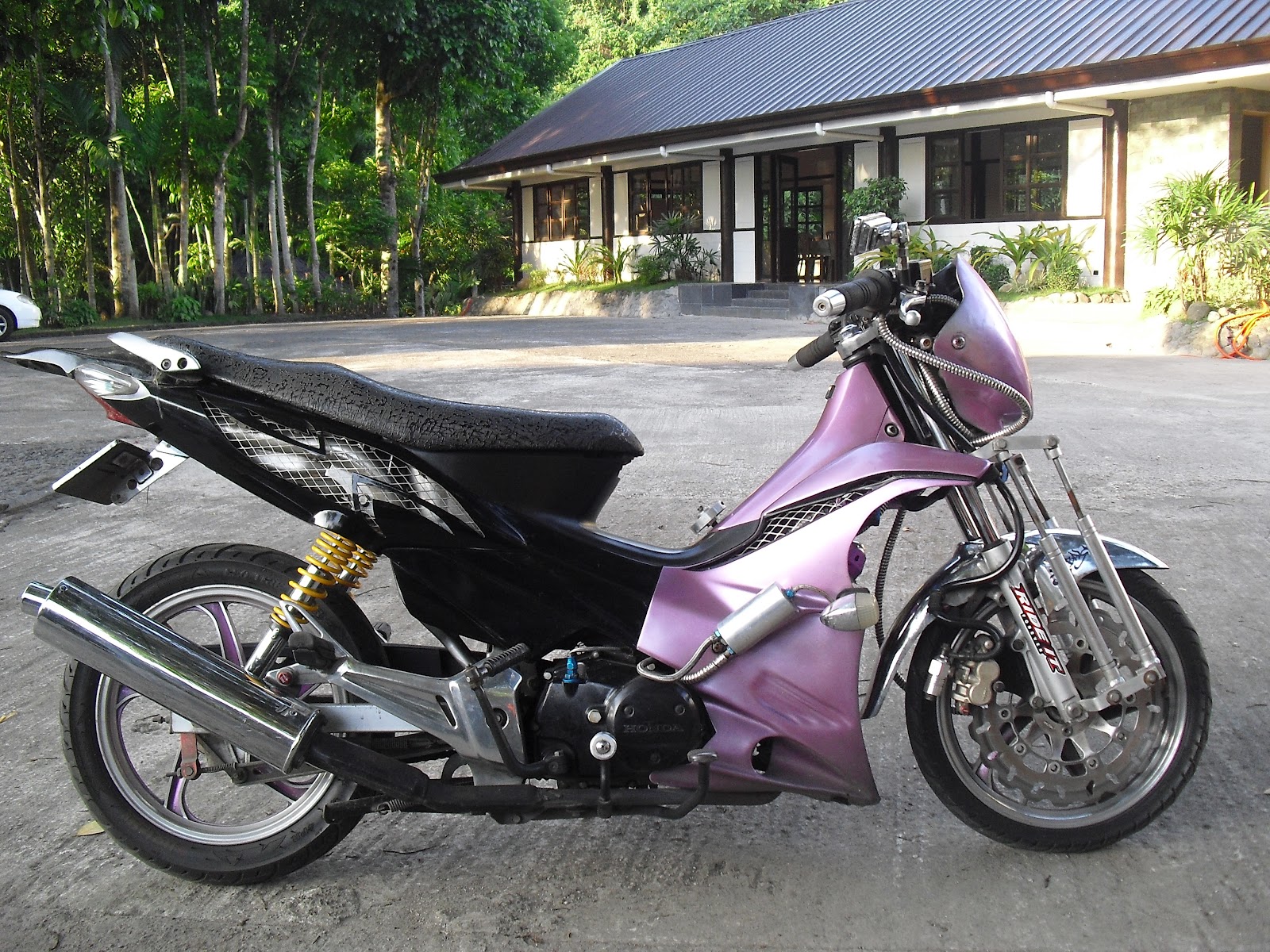 THE JIN: EUGENE FERRER HONDA XRM 125 lowbike modified