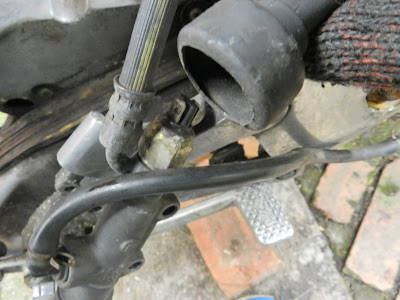 Aprilia RS 125 Rear Brake Disassembly Strip Down - Cylinder - Caliper - pads and  rear brake light switch