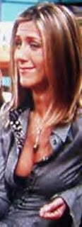 Jennifer Aniston decolletage cleavage
