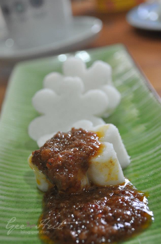 GeeHut: Nasi himpit kuah kacang