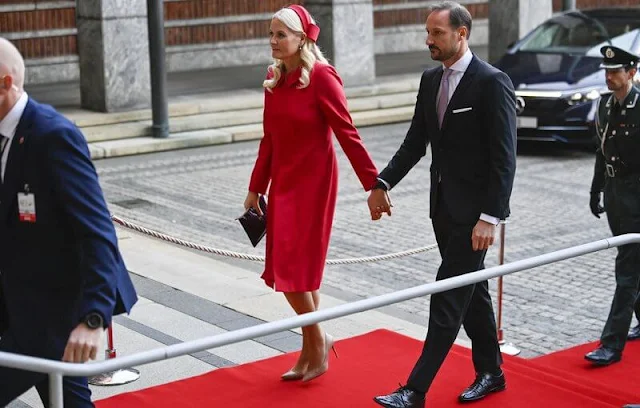 Queen Sonja, Crown Prince Haakon and Crown Princess Mette-Marit. Natalia Pinchuk, Ales Bialiatski and Oleksandra Matviichuk