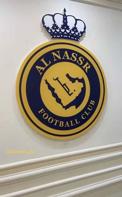 فى مدخل النادي، الشعار الرسمي Alnasssr Football Club