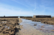 PROPONEMOS, QUE PARA QUE LA CALETA SEA PROTEGIDA, (cadiz )