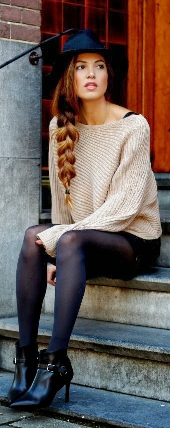 Oversized Comfy Sweater With Leggings, Hat And Heels