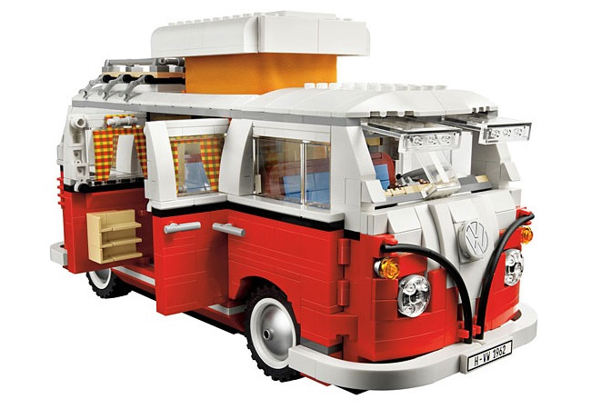  Lego kit of the classic VW 1962 T1 Combi Camper using 1322 Lego bricks