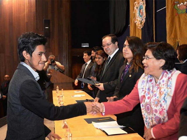 Joven mixteco gana medalla de oro en Olimpiada Universitaria.