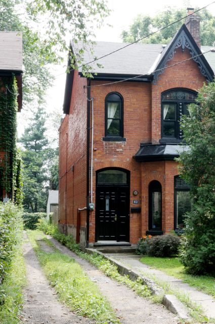 Red Brick Houses With Black Trim Design Indulgence