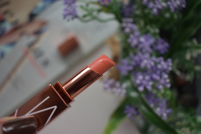 Afterglow Lip Balm de Nars en el tono Torrid