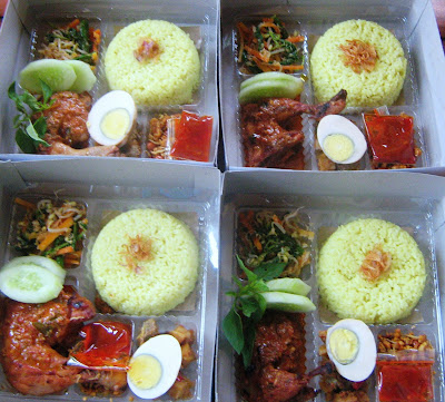 LUCKY CATERING Pesanan Tumpeng Lunch Box Nasi Kuning Lagi