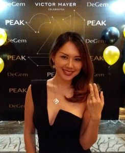 Foto cantik Julie Moon Artis Malaysia