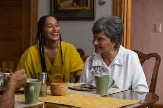 Tracee Ellis Ross stars as Lisa and Leslie Uggams as her mother Agnes in writer/director Cord Jefferson’s AMERICAN FICTION An Orion Pictures Release Photo credit: Claire Folger © 2023 Orion Releasing LLC. All Rights Reserved.
