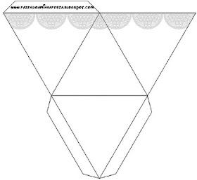 Caja con forma de pirámide de Encaje Plateado.