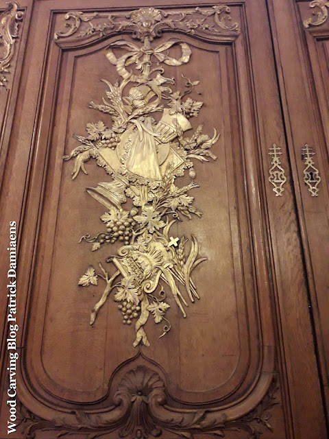 De Saint-Sulpice in Parijs | Houtsnijwerk en ornamenten in eikenhout | Prachtig houtsnijwerk in de sacristie