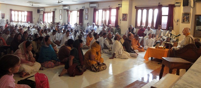 Sankarshan Das giving Srimad Bhagavatam Lecture in Sri Vrindavan Dhama