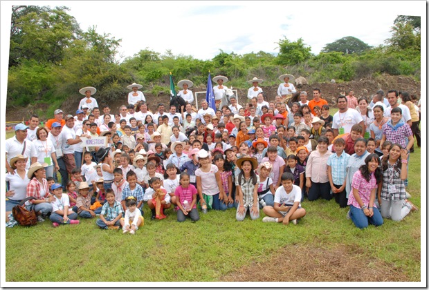 9 Autoridades y ni ¦os en el especaculo de Rancho Betania