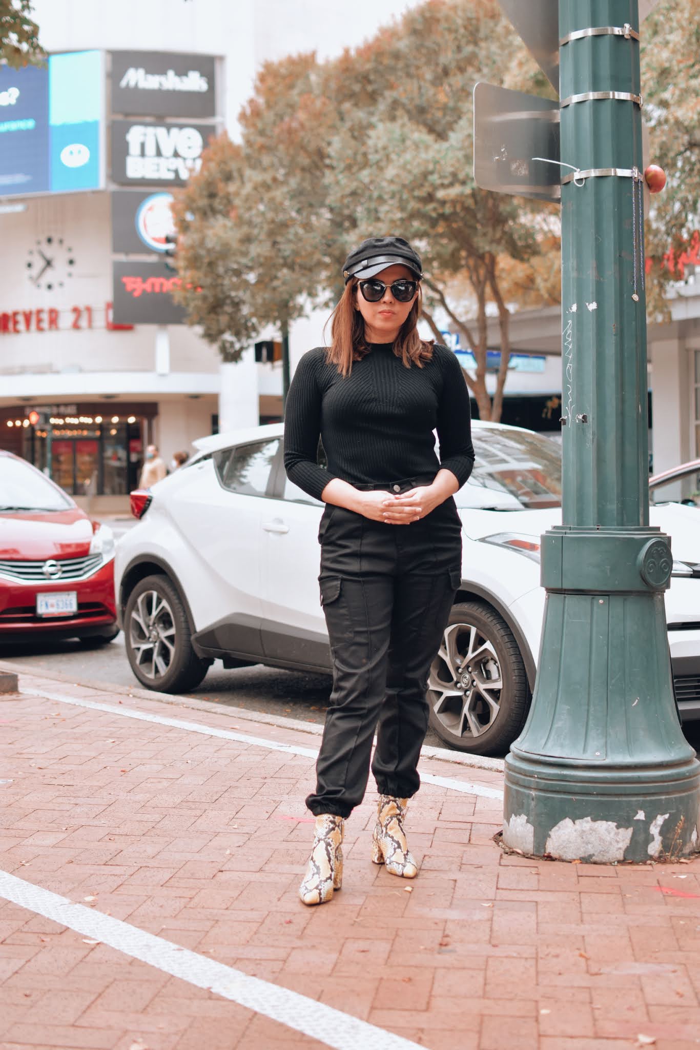 Black Cargo Pants-mariestilo-como crear outfits desde cero-