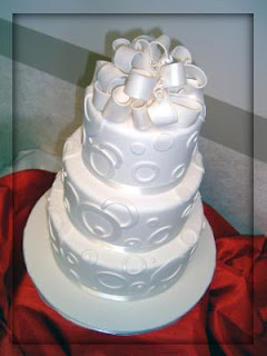 Beautiful and Elegant White Wedding Cakes