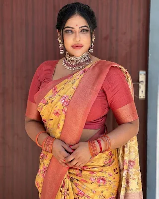 Bigg boss fame reshma pasupuleti stylish look in saree