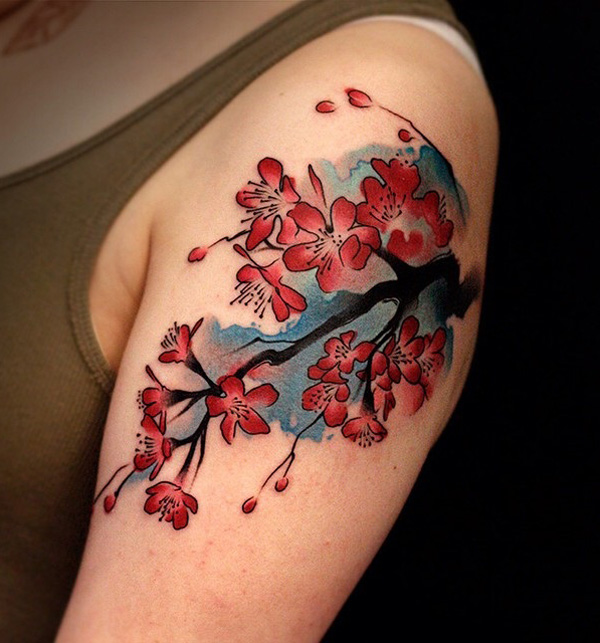 Aquarela de inspiração a flor de cerejeira tatuagem no braço. As flores de cerejeira olhar absolutamente deslumbrante com o toque de azul no fundo e com as pontas de vermelho cereja cores nas pétalas. (Foto: Fontes de imagem)