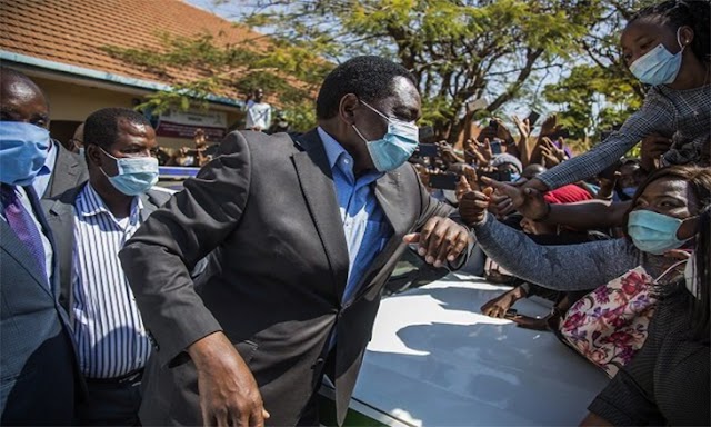 Líder da oposição da Zâmbia assume liderança nas eleições presidenciais