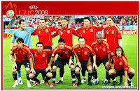 Selección de ESPAÑA - Temporada 2007-08 - Casillas, Marchena, Sergio Ramos, Capdevila y Fernando Torres; Silva, Xavi, Iniesta, Marcos Senna y Puyol - RUSIA 1 (Pavlyuchenko), ESPAÑA 4 (Villa (3) y Cesc) - 10/06/2008 - Eurocopa 2008, fase de grupos - Innsbruck (Austria), estadio Tivoli Neu - Alineación: Casillas; Sergio Ramos, Marchena, Puyol, Capdevila; Marcos Senna; Iniesta (Cazorla, 62'), Xavi Hernández, Silva (Xabi Alonso, 76'); Fernando Torres (Cesc, 54') y Villa