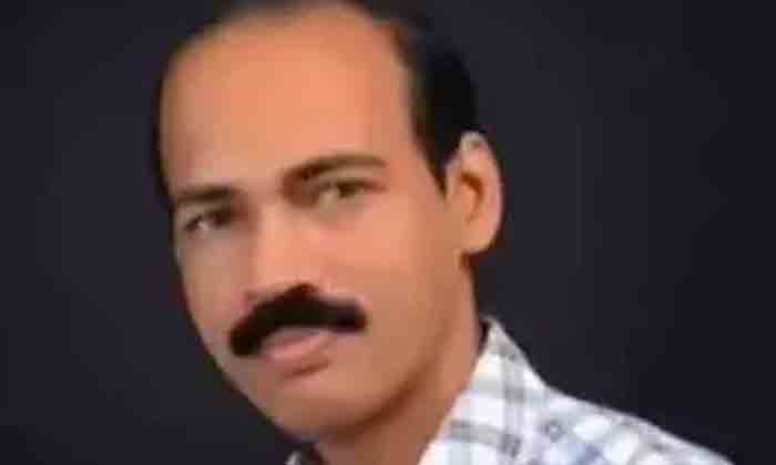 Man Found Dead in House, Kollam, News, Suicide, Salary, Dead Body, Allegation, Kerala