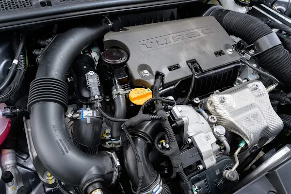 Novo Peugeot 208 2024 Turbo 200: fotos e consumo
