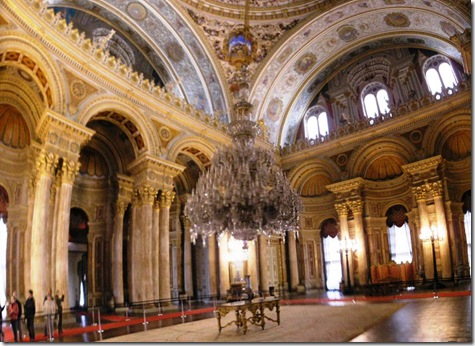Ceremonial_hall_Dolmabahce_March_2008_pano4