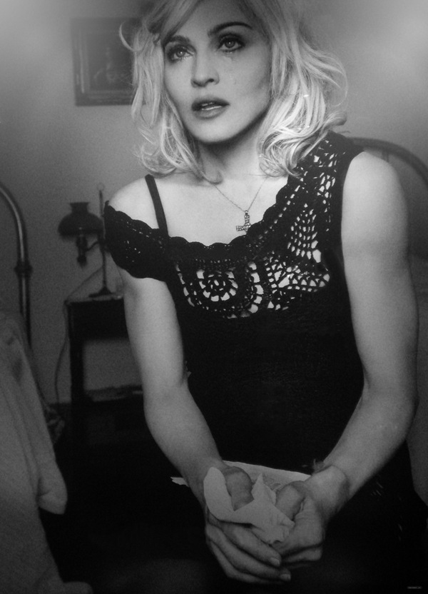 20100116-madonna-dolce-gabbana-hq-scans-photos-02