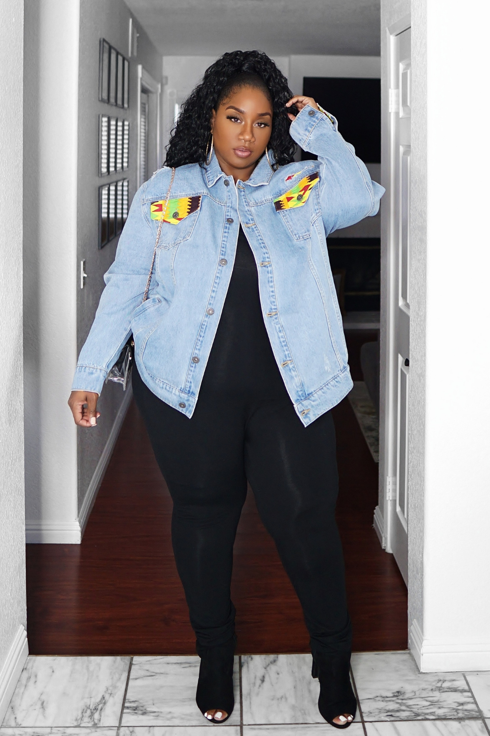 plus size blogger lacenleopard wearing an african print jacket