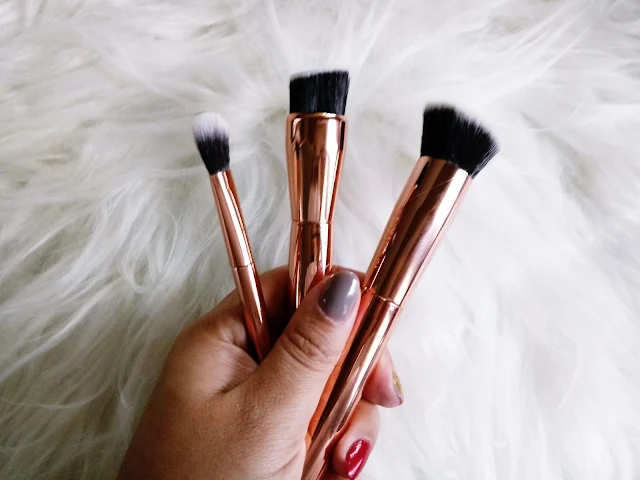 Ultra Sculpt & Blend Collection + Kabuki Brush MAKEUP REVOLUTION