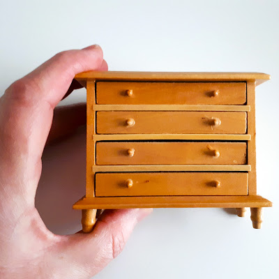 One-twelfth scale chest of drawers