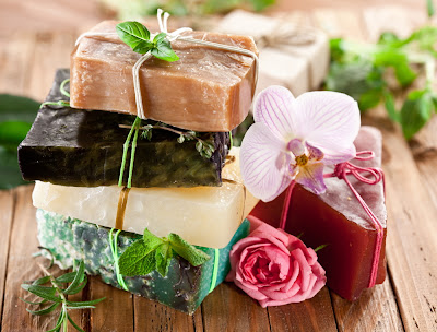  Give your mother relaxing moments with sweet-smelling soaps. She will thank you for this present.