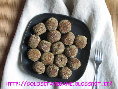 azuki, azuki rossi, aglio, gomasio, lievito alimentare in scaglie, farina di riso, farina di ceci, curcuma, basilico, farina di mais, polpette, Secondi, Finger Food, Antipasti, ricette vegan, 