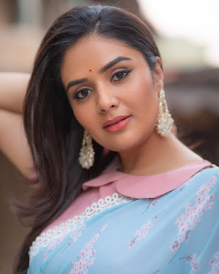 Telugu Tv Anchor Sreemukhi latest Saree Photoshoot