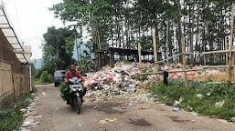      Sampah Di TPS Kampung Buniaga Desa Ciherang Timbulkan Bau Busuk