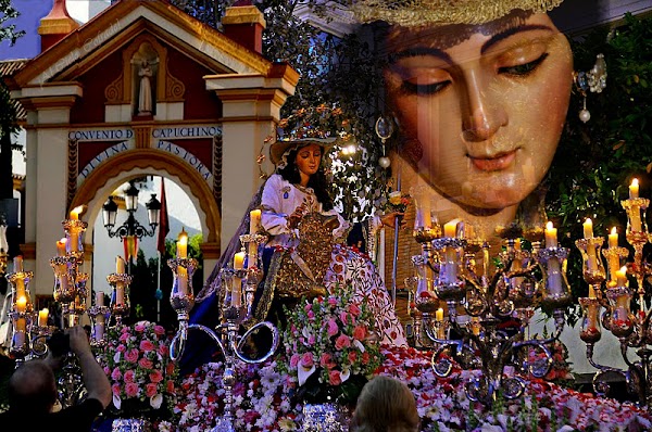 EL POETA COFRADE: LA PASTORA DE CAPUCHINOS