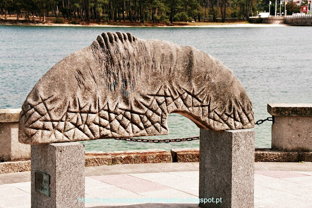 Escultura no passeio marítimo