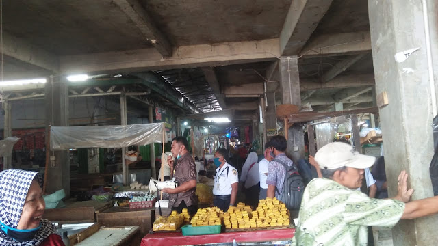 Pasar Randudongkal Disemprot Disinfektan, Rencana Pedagang Akan Jalani Tes Swab Tahap 2