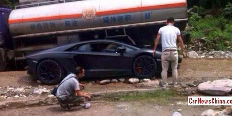 Lamborghini Aventador Sedang Salah Jalan