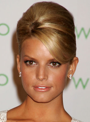 Jessica Simpson Celebrity Haircut With Blonde Clasic Hairstyles