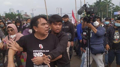 IPW Tuding Pengeroyokan Ade Armando Direncanakan, Minta Polri Usut Pihak yang Menunggangi Demo BEM SI 