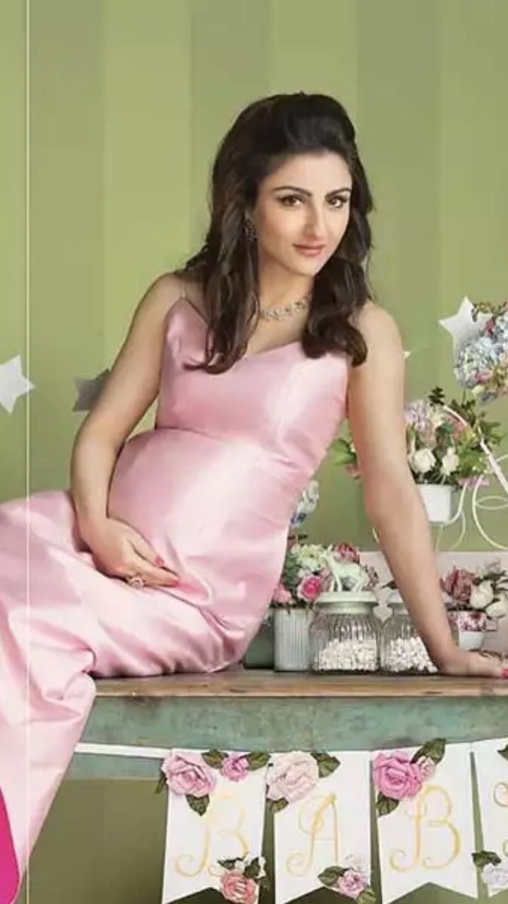 Soha Ali Khan pregnant baby bump dress bollywood actress