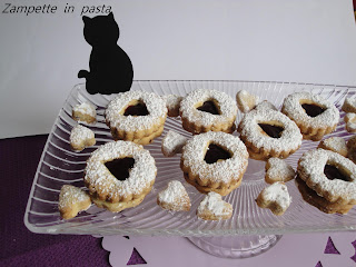 Biscotti a forma di cuore con marmellata - Biscotti per San Valentino