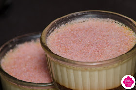 Oeufs au lait de coco et poudre de biscuits roses de Reims