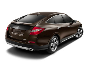 2013 Honda Crosstour rear 3/4 view