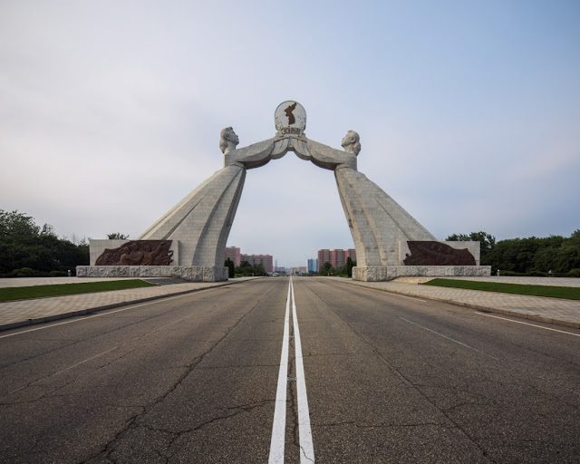 fotografías-Raphael-Olivier-arquitectura-única-capital-de-Corea-del-Norte