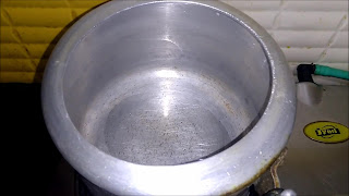 Heat oil in a pressure cooker.